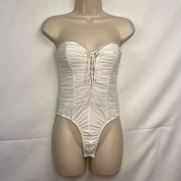 Princess Polly white mesh Swiss dot lace up strapless bodysuit EUC size 2 - Picture 1 of 13